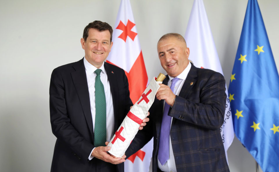ვაზისა და ღვინის საერთაშორისო ორგანიზაციის გენერალური დირექტორი ჯონ ბარკერი - საქართველო წარმოადგენს ვაზის გენეტიკური მრავალფეროვნების ერთ-ერთ უმნიშვნელოვანეს კერას მსოფლიოში