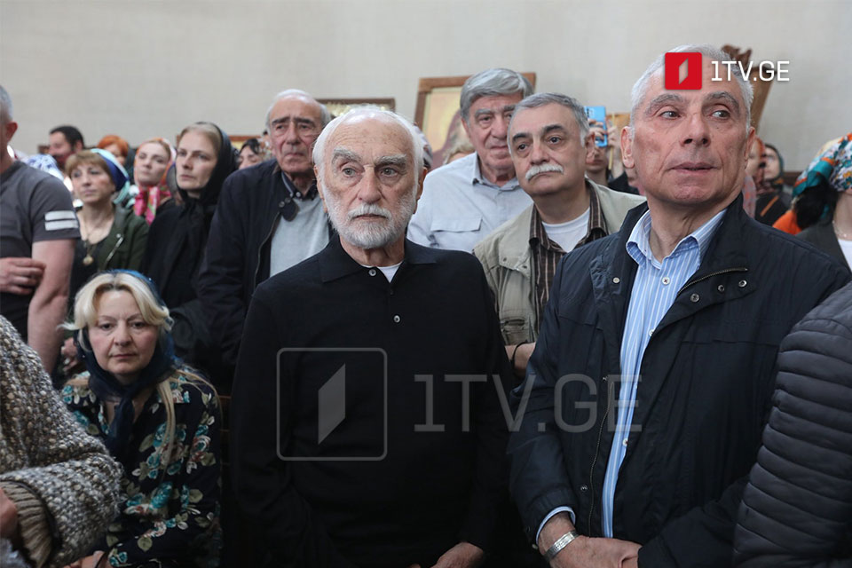 ილია მეორემ მერაბ კოკოჩაშვილი საპატრიარქო სიგელით დააჯილდოვა, რეჟისორს საზოგადოება „ივერიისას“ სახელით სპეციალური ჯილდო, ოქროს ჯვარი გადაეცა