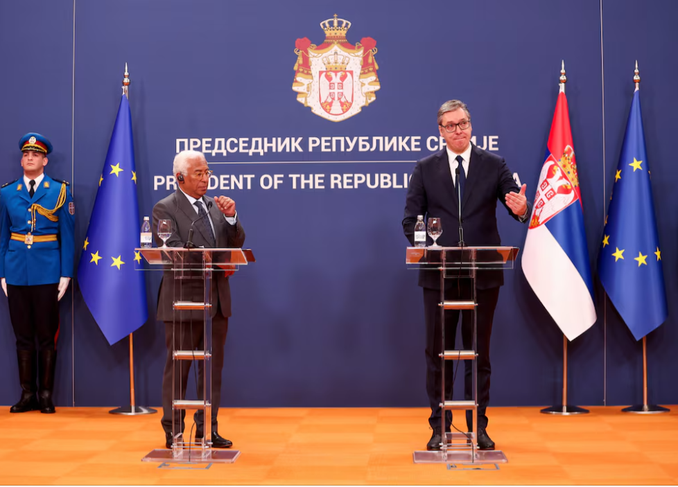 ალექსანდრ ვუჩიჩი 9 მაისს მოსკოვში ვიზიტის გამო ანტონიუ კოშტას კრიტიკას პასუხობს - „მე სერბეთის მოსახლეობას ვემსახურები, არ ვუსმენ და არ ვემსახურები ვინმე სხვას“