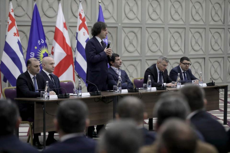 პარტია „ქართული ოცნება - დემოკრატიული საქართველოს“ ლიდერები აჭარაში პარტიული ორგანიზაციების წარმომადგენლებს შეხვდნენ