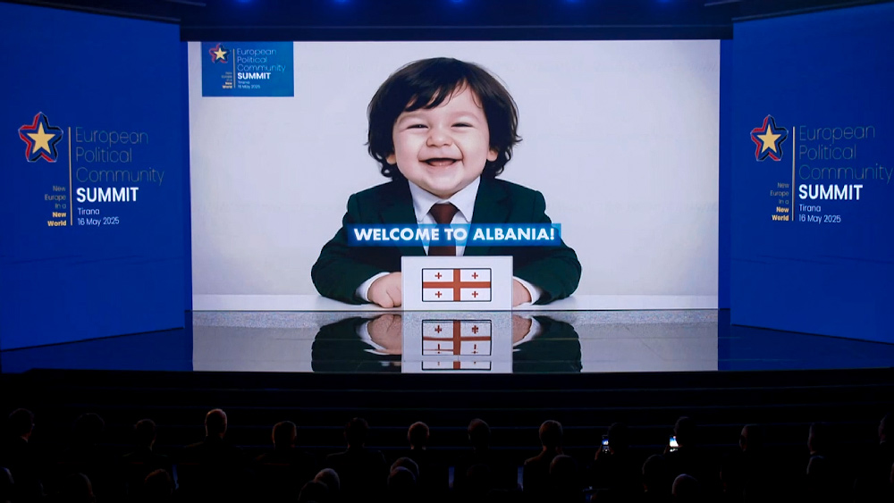 ხელოვნური ინტელექტით შექმნილი სახალისო ვიდეო ევროპული პოლიტიკური გაერთიანების სამიტიდან