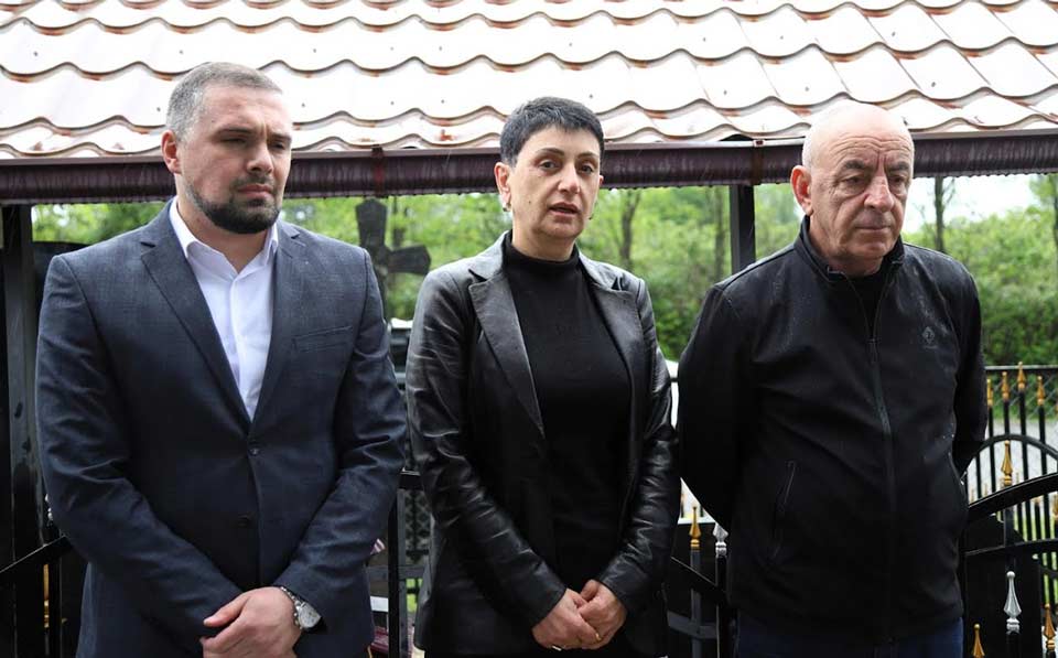 აფხაზეთის მთავრობის წარმომადგენლებმა გიგა ოთხოზორიას ხსოვნას პატივი მიაგეს