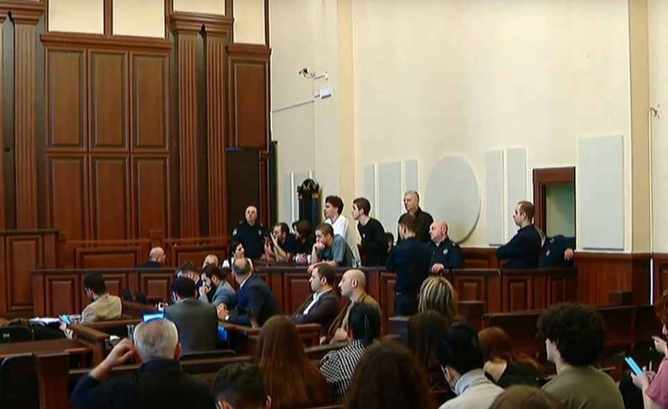 აქციებზე დაკავებულები წერილს ავრცელებენ - მიუღებელია კონკრეტული პოლიტიკოსების გამოსახულებების გამოყენება პროტესტზე, მოვითხოვთ, ოპოზიციამ მკაფიო უარი განაცხადოს თვითმმართველობის არჩევნებში მონაწილეობაზე
