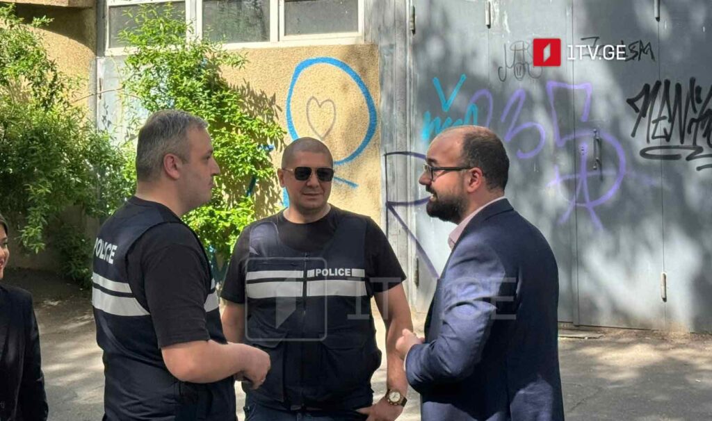 გრიგოლ გეგელია აცხადებს, რომ საკუთარ სახლთან უცნობი პირი დაესხა თავს