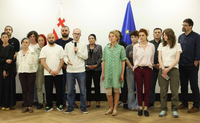 26 მაისთან დაკავშირებით სალომე ზურაბიშვილთან შეხვედრა გაიმართა