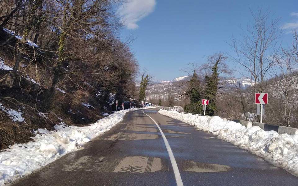 ფშაველი–აბანო–ომალოს საავტომობილო გზის ლეჩური-ომალოს მონაკვეთზე მაღალი გამავლობის ავტოტრანსპორტის მოძრაობა აღდგა, დანარჩენი სახის ავტოტრანსპორტის გადაადგილება კი აკრძალულია
