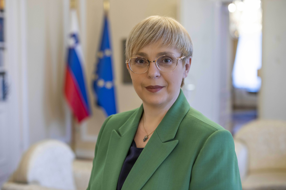 სლოვენიის პრეზიდენტი მიიჩნევს, რომ ევროკავშირმა რუსეთთან რაიმე სახის დიალოგი უნდა განაახლოს - „ურსულა ფონ დერ ლაიენმა მითხრა, რომ ამ საკითხებზე ევროკავშირში მუშაობენ“