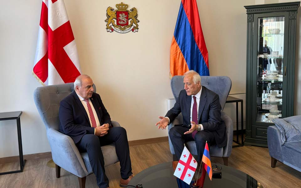 სომხეთის პრეზიდენტი საქართველოს საელჩოს ეწვია და საქართველოს ხელისუფლებას, ქართველ ხალხს, დიპლომატებს დამოუკიდებლობის დღე მიულოცა