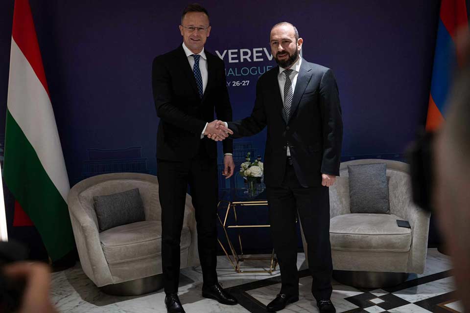 პიტერ სიიარტო სომხეთის საგარეო საქმეთა მინისტრს, არარატ მირზოიანს შეხვდა