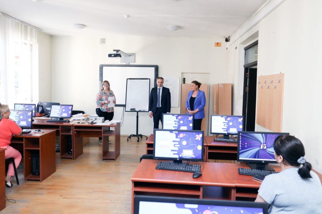 პროფესიულ საგანმანათლებლო პროგრამებზე სწავლის გაგრძელების მსურველთა ტესტირება დაიწყო