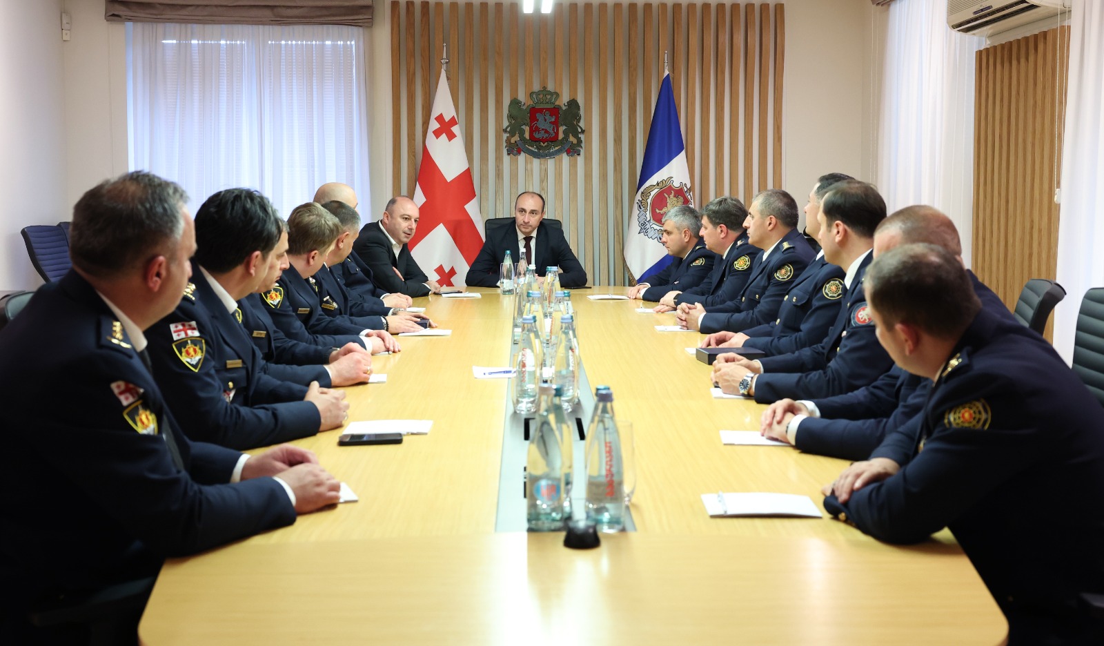 შინაგან საქმეთა მინისტრი გელა გელაძე პოლიციის დეპარტამენტების ხელმძღვანელებს შეხვდა