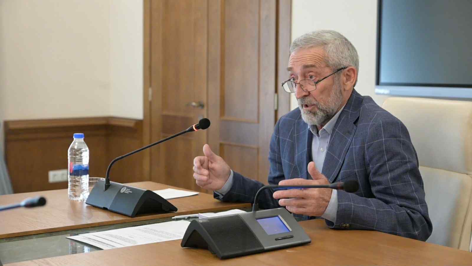 აკადემიკოსი ავთანდილ არაბული - „ნაცმოძრაობის“ ხელისუფლების შეტევის უმთავრესი საგანი იყო სამი ინსტიტუცია - ჩვენი სამოციქულო ეკლესია, თბილისის სახელმწიფო უნივერსიტეტი და მეცნიერებათა აკადემია