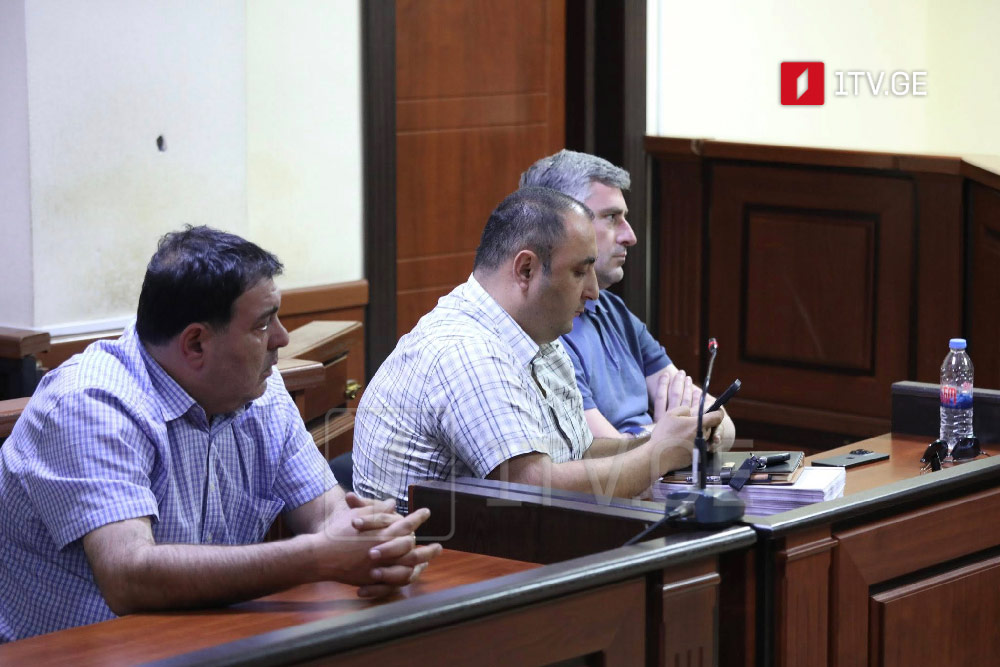 ცოტნე გამსახურდიას მიმართ ჩადენილი სამსახურებრივი უფლებამოსილების გადამეტებისა და სამსახურებრივი სიყალბის ფაქტზე ბრალდებულებს, გაგა მკურნალიძესა და გიორგი ბუთლიაშვილს აღკვეთის ღონისძიების სახით გირაო შეეფარდათ