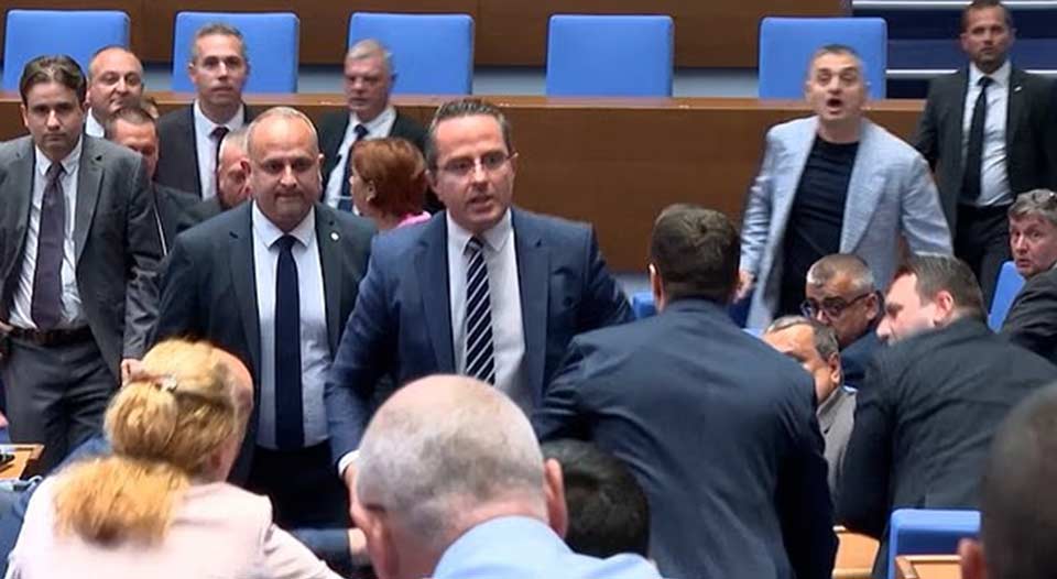 ბულგარეთის პარლამენტში დეპუტატები ქვეყნის ევროზონაში შესვლასა და ევროს ვალუტის შემოღებასთან დაკავშირებით ერთმანეთს დაუპირისპირდნენ