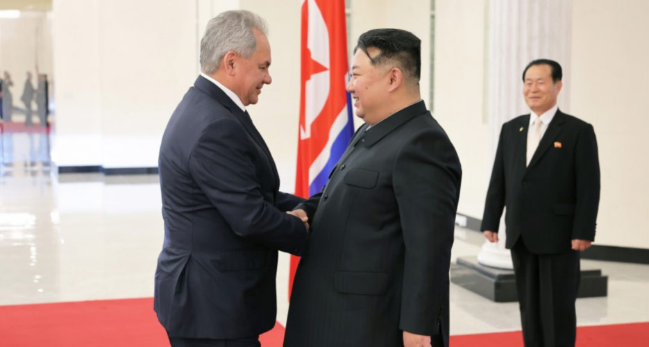 სერგეი შოიგუ ჩრდილოეთ კორეაში კიმ ჩენ ინს შეხვდა