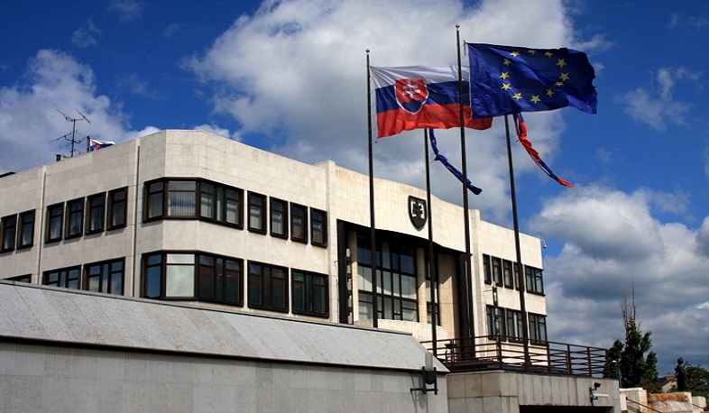 სლოვაკეთის პარლამენტმა მიიღო რეზოლუცია, რომელიც ხელისუფლებას მოუწოდებს, უარი თქვას რუსეთის წინააღმდეგ სანქციების მხარდაჭერასა და საერთაშორისო ორგანიზაციებში სავაჭრო შეზღუდვებზე