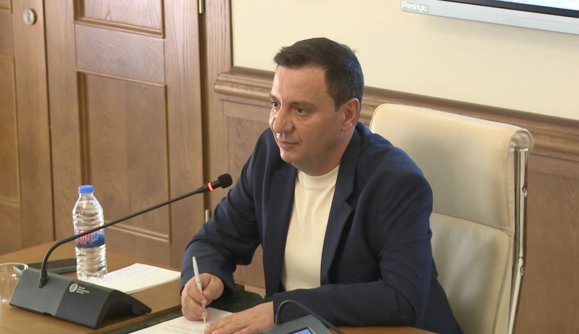 ბიზნესმენი ვალერი შოშიაშვილი - მიბარებენ ფინანსურ პოლიციაში და მეუბნებიან, რომ საეთერო დრო უნდა ვუყიდო გიორგი თარგამაძის პარტია „ქრისტიან-დემოკრატებს“, ეს დავალება მოვიდა დავით კირკიტაძის ძმისგან