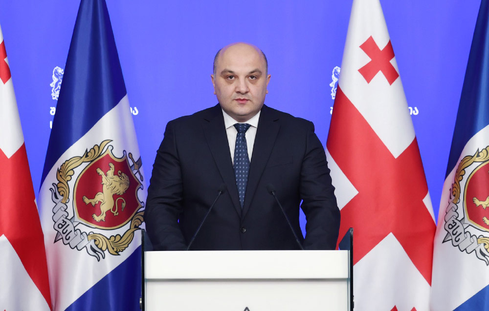 შსს თბილისში, რესტორნის მიმდებარე ტერიტორიაზე მომხდარ ინციდენტში მონაწილე ერთ-ერთი პირის გარდაცვალებასთან დაკავშირებით განმარტებას აკეთებს