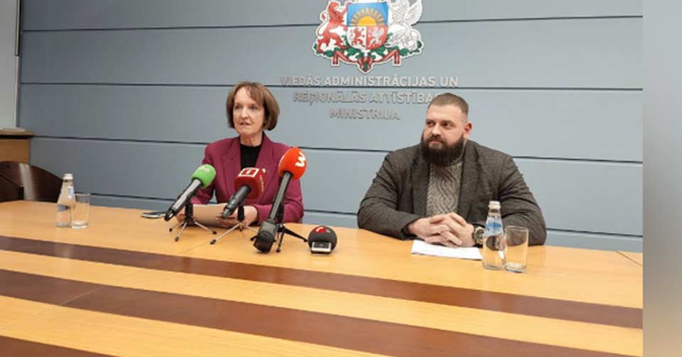 ლატვიის მუნიციპალურ არჩევნებზე ხმების დათვლის აპარატებზე შექმნილი ხარვეზის გამო ციფრული განვითარების სახელმწიფო მართვის დირექტორს უფლებამოსილებას შეუჩერებენ