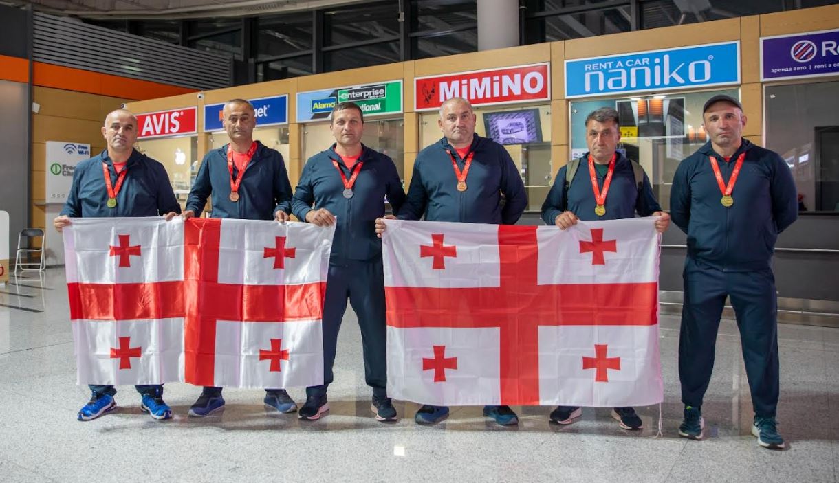 საქართველოს თავდაცვის ძალების დაჭრილ-დაშავებული სამხედროები სპორტულ ღონისძიებაში წარმატებული ასპარეზობის შემდეგ შოტლანდიიდან სამშობლოში დაბრუნდნენ