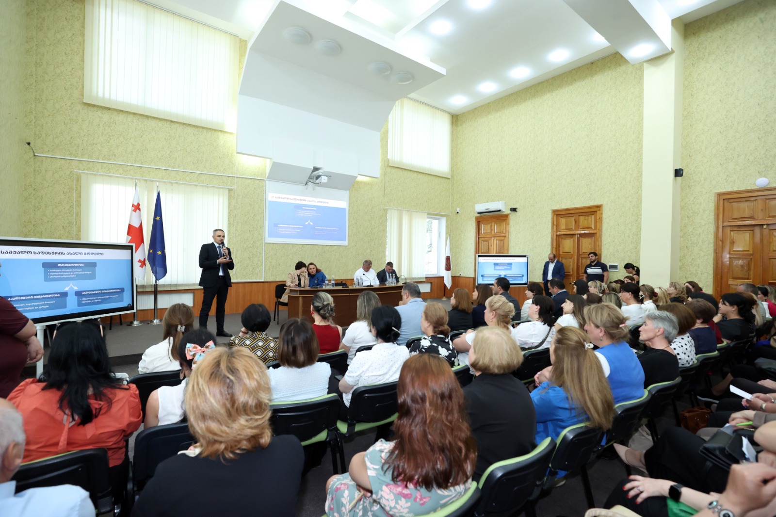 ალექსანდრე წულაძემ კახეთის რეგიონის მასწავლებლებთან შეხვედრა გამართა