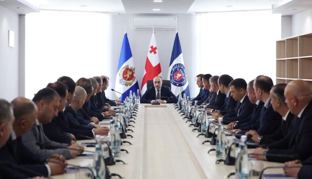 შს მინისტრმა დაცვის პოლიციის დეპარტამენტის თანამშრომლებს ახალი ხელმძღვანელი თეიმურაზ კუპატაძე წარუდგინა