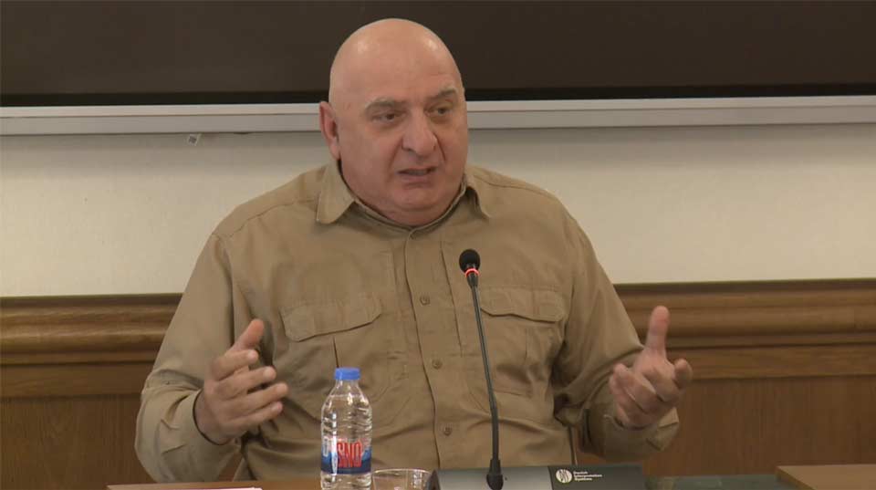 მალხაზ თოფურია - სააკაშვილმა სტუდენტებთან შეხვედრაზე ისეთი რამ თქვა, წლებია, მტკივა, რამდენიმე სტუდენტმა თავიც ჩაქინდრა, იცოდა, რას ამბობდა, მაგრამ ახალგაზრდობის თვალში ვეტერანი ხომ უნდა მოეკლა