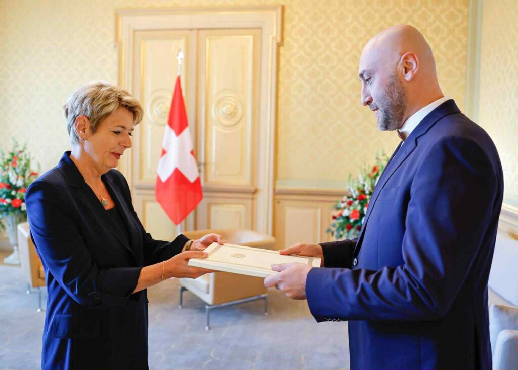 შვეიცარიაში საქართველოს საგანგებო და სრულუფლებიანმა ელჩმა, შოთა გეწაძემ შვეიცარიის პრეზიდენტს რწმუნებათა სიგელები გადასცა