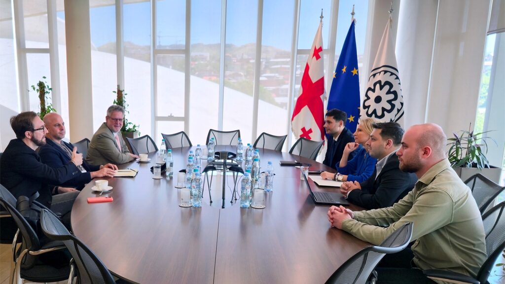 ნათია თურნავა შვეიცარიის ქალაქ ლუგანოს მუნიციპალიტეტის გენერალურ მდივანს, რობერტ ბრეგის შეხვდა