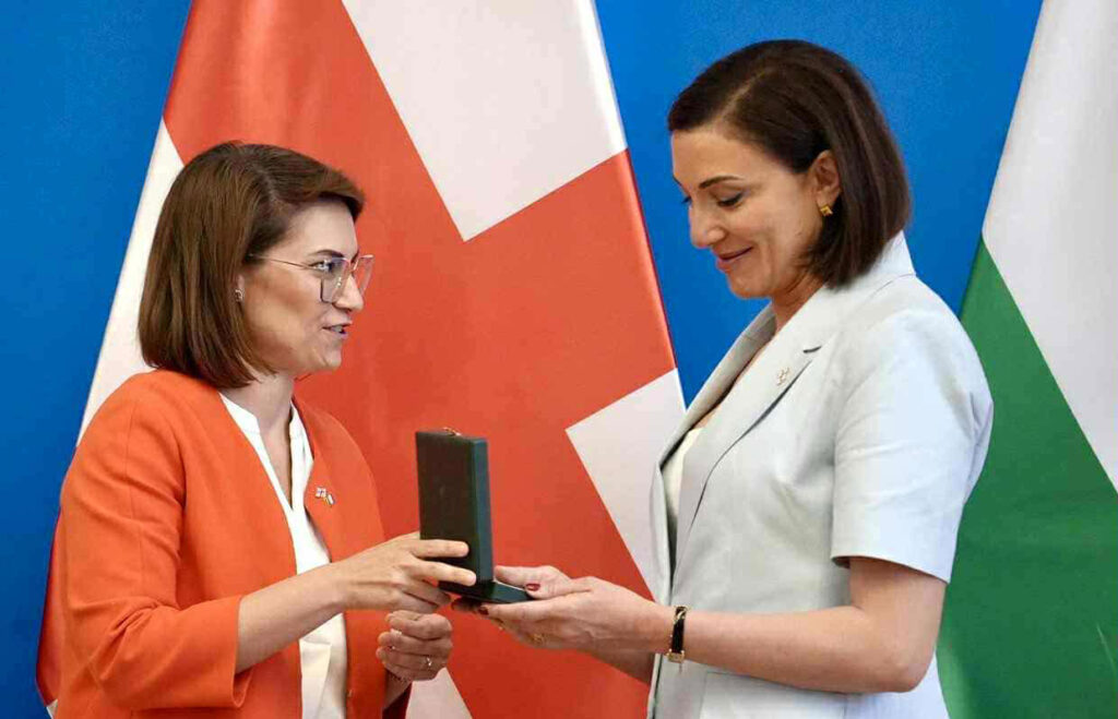 უნგრეთის პრეზიდენტის, ტამაშ შუიოკის გადაწყვეტილებით, საქართველოს ელჩი თამარ ლილუაშვილი სახელმწიფო ჯილდოზე - „უნგრეთის ღირსების ორდენის მეთაურის ჯვარი“ წარადგინეს