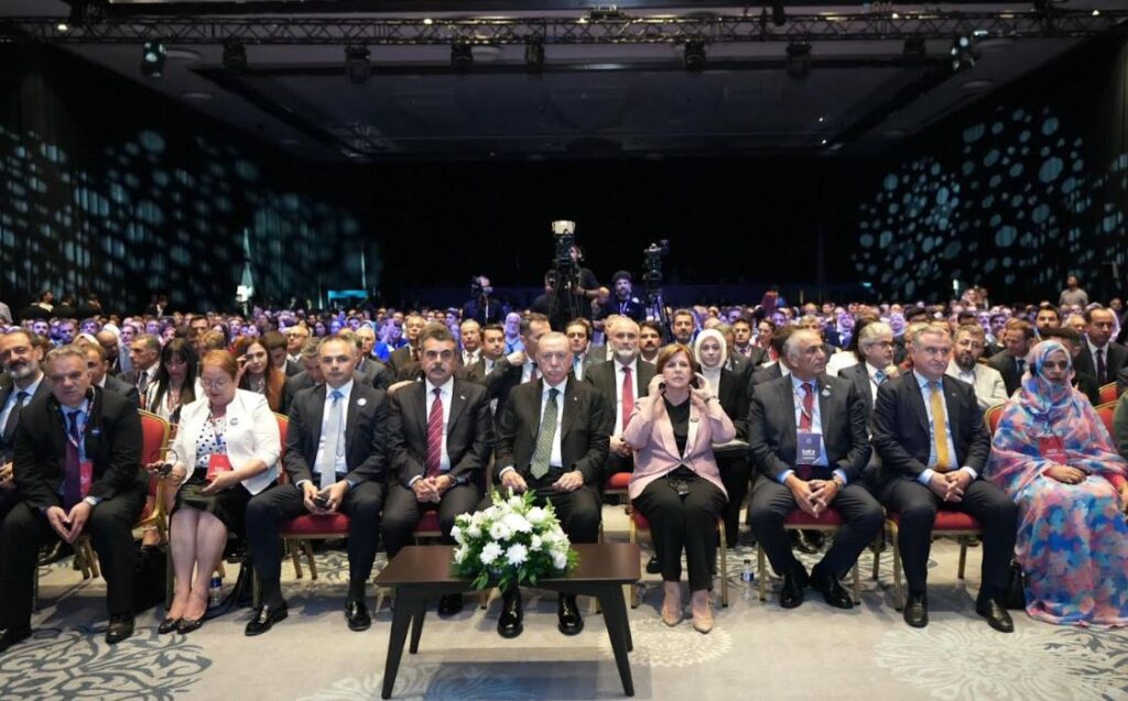 ალექსანდრე წულაძე სტამბოლში მიმდინარე „საგანმანათლებლო ტექნოლოგიების საერთაშორისო სამიტსა და გამოფენაში“ მონაწილეობს