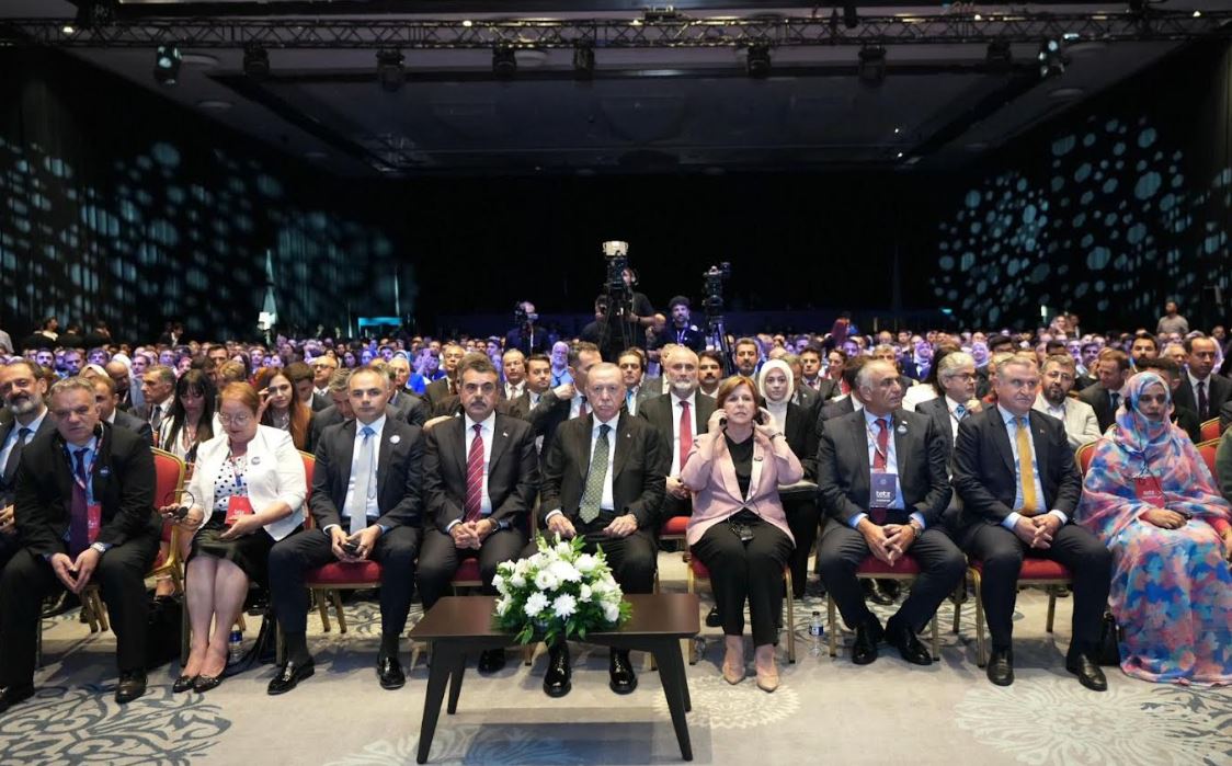 ალექსანდრე წულაძე სტამბოლში მიმდინარე „საგანმანათლებლო ტექნოლოგიების საერთაშორისო სამიტსა და გამოფენაში“ მონაწილეობს
