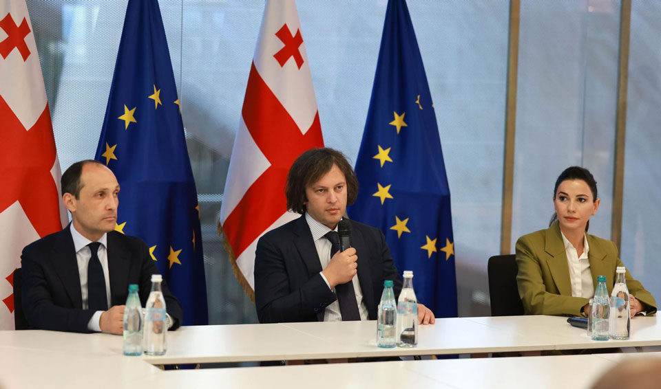 ირაკლი კობახიძემ ეკონომიკისა და მდგრადი განვითარების ახალი მინისტრი მარიამ ქვრივიშვილი უწყების თანამშრომლებს წარუდგინა