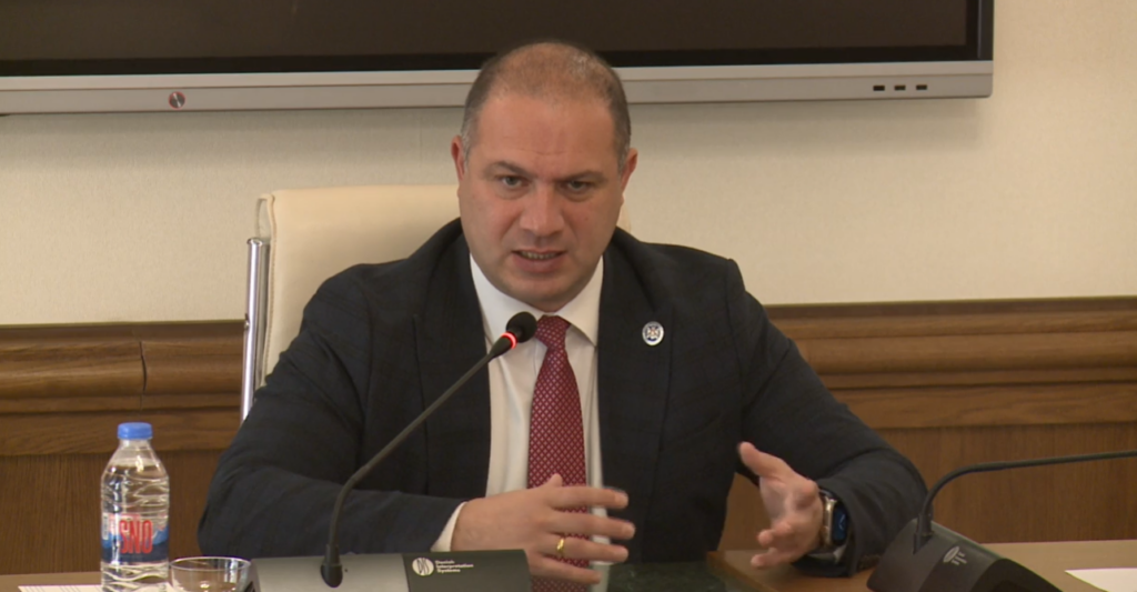 გივი მიქანაძე - „ევროპის სახალხო პარტიის“ პოლიტიკური ჯგუფის ხელმძღვანელმა პირად საუბარში მომილოცა არჩევნებში გამარჯვება, მითხრა, ასეთი უპირატესობით გამარჯვება მართლაც წარმოუდგენელიაო