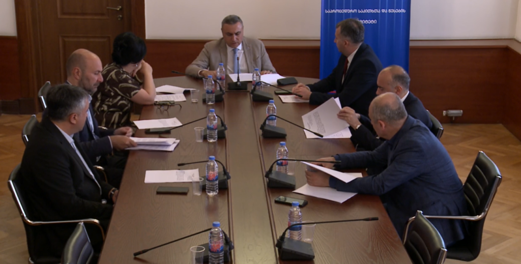 საპროცედურო კომიტეტი „გახარია საქართველოსთვის“ წევრებისთვის სადეპუტატო უფლებამოსილების შეწყვეტის საკითხზე მსჯელობას მომავალი კვირისთვის გეგმავს
