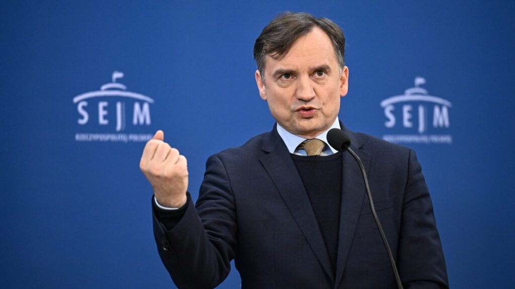 პოლონეთის ყოფილი გენერალური პროკურორი პარლამენტის საგამოძიებო კომისიაზე მერვედ არ გამოცხადდა, რის გამოც სეიმი პროკურატურას მიმართავს 
