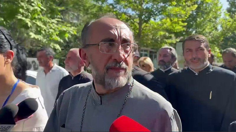 სომხეთში შირაკის მთავარეპისკოპოსი მიქაელ აჯაპაჰიანი დააკავეს