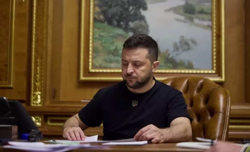 ვოლოდიმირ ზელენსკიმ რამდენიმე კანონს მოაწერა ხელი, მათ შორის კანონს, რომელიც უკრაინის მოქალაქეებს რამდენიმე ქვეყნის პასპორტის აღების შესაძლებლობას აძლევს