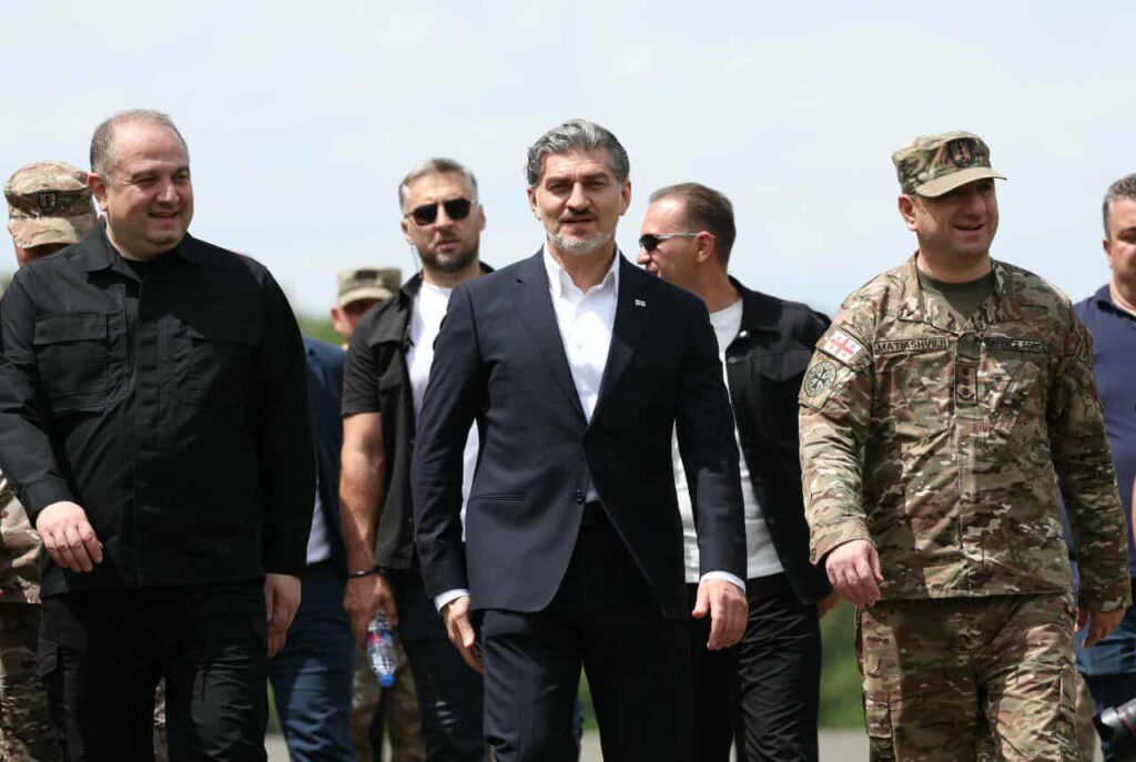 მიხეილ ყაველაშვილი საჩხერეში, პოლკოვნიკ ბესიკ ქუთათელაძის სახელობის სამთო მომზადების სკოლაში იმყოფებოდა