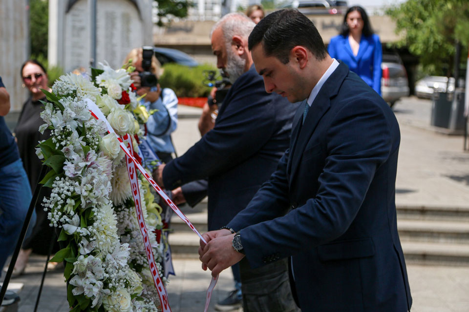 აფხაზეთის მთავრობის წარმომადგენლებმა კამანის ტრაგედიის დროს დროს დაღუპულთა ხსოვნას პატივი მიაგეს