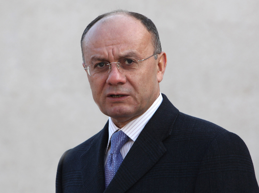 სომხეთის პარლამენტმა ფრაქცია „სომხეთის“ ხელმძღვანელს, ქვეყნის ყოფილ თავდაცვის მინისტრს, სეირან ოჰანიანს ხელშეუხებლობა მოუხსნა