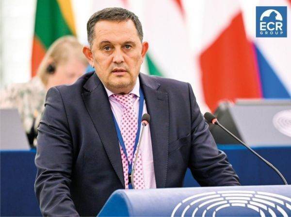 რუმინელი ევროპარლამენტარი - ევროკომისიის პრეზიდენტის ხელში გადაწყვეტილებათა არადემოკრატიული კონცენტრაცია იწვევს ბოროტად გამოყენებასა და კორუფციაზე შეშფოთებას