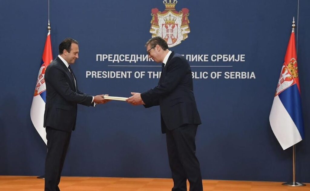 საბერძნეთსა და სერბეთის რესპუბლიკაში საქართველოს საგანგებო და სრულუფლებიანმა ელჩმა სერბეთის პრეზიდენტს რწმუნებათა სიგელები გადასცა