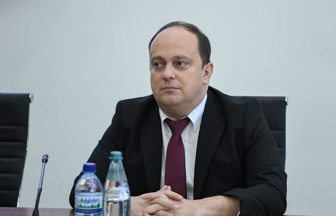 საქართველოს გენერალურმა პროკურორმა, გიორგი გვარაკიძემ თანამშრომლებს ახალი მოადგილე, გიგა ძნელაძე წარუდგინა