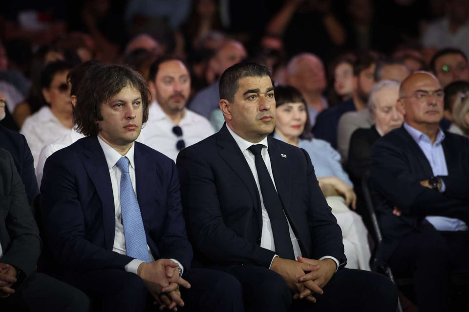 შალვა პაპუაშვილი კულტურის, განათლების, სპორტისა და ახალგაზრდობის პოლიტიკის შესახებ დედაქალაქის მერის ანგარიშს დაესწრო