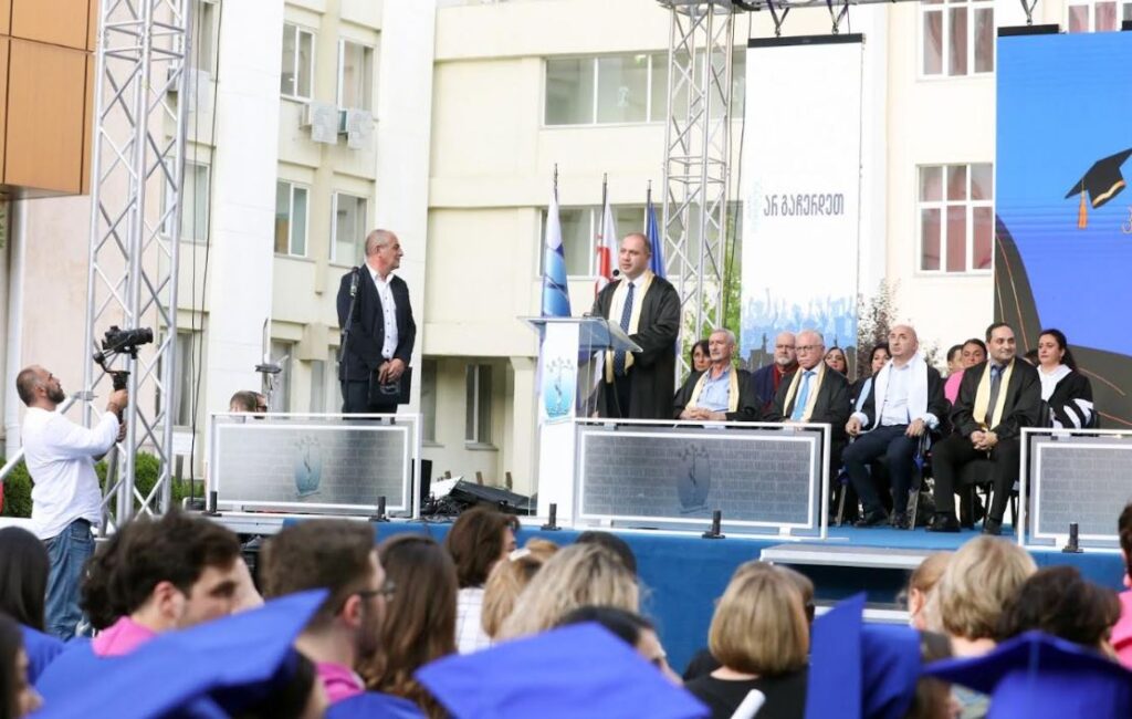 გივი მიქანაძემ თბილისის სახელმწიფო სამედიცინო უნივერსიტეტის კურსდამთავრებულებს სწავლის დასრულება მიულოცა