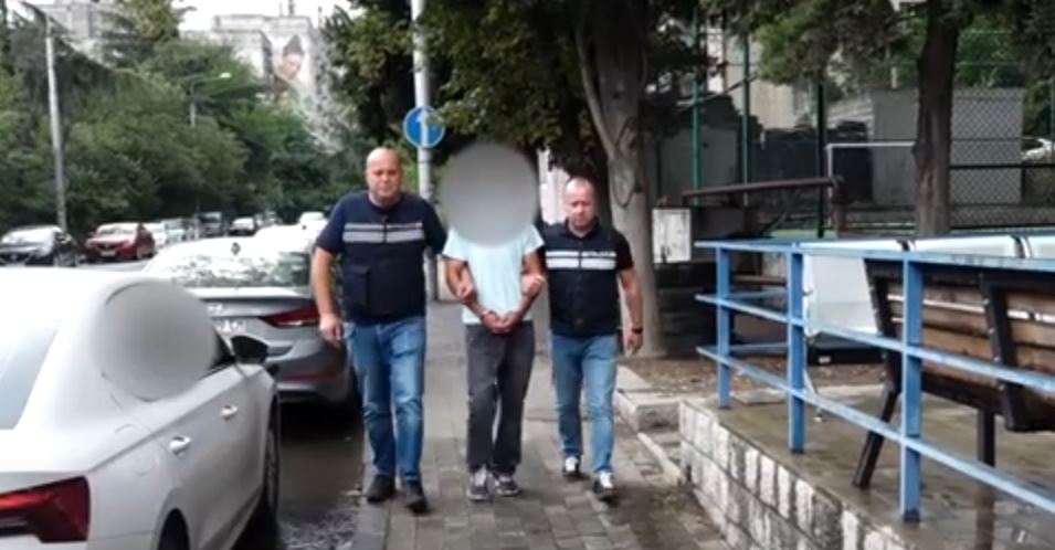 პოლიციამ ჯანმრთელობის განზრახ მძიმე დაზიანების ფაქტზე ორი პირი დააკავა