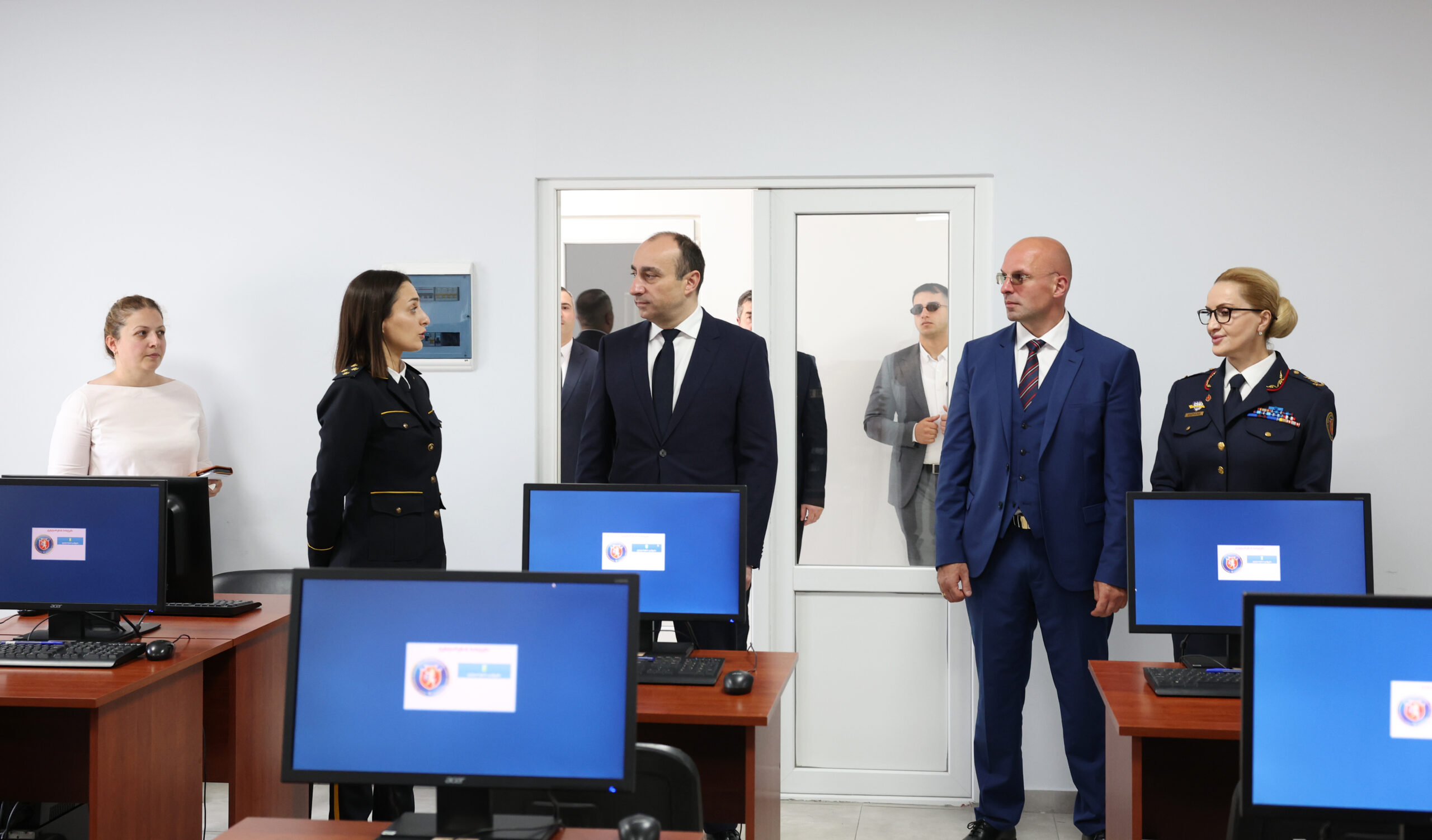 გეკა გელაძე შინაგან საქმეთა სამინისტროს აკადემიას ეწვია, საბაზისო მომზადების პროგრამის კურსდამთავრებულებს შეხვდა და ინფრასტრუქტურა დაათვალიერა