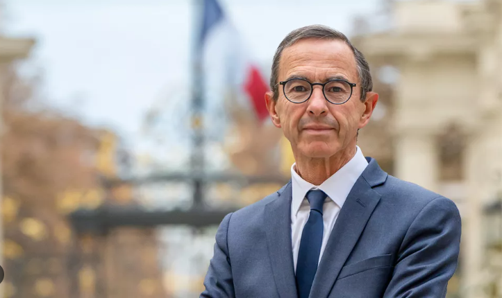 საფრანგეთის პრეზიდენტმა ქვეყნის შს მინისტრთან დაგეგმილი შეხვედრა გააუქმა, მას შემდეგ, რაც ბრუნო რეტაიომ თქვა, რომ „მაკრონიზმი“ ემანუელ მაკრონით დასრულდება