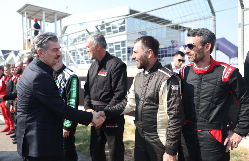 საქართველოს პრეზიდენტი მიხეილ ყაველაშვილი წრიული რბოლების ეროვნული ჩემპიონატის გახსნის ცერემონიას დაესწრო